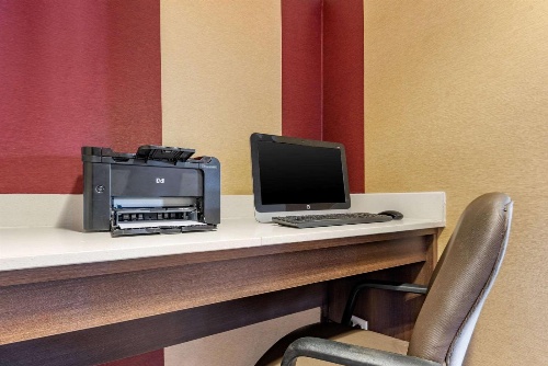 Quality Inn image 3